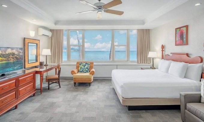 Kahului Hotel | Couple's Escape! Modern Oceanfront Room | Outdoor Pool Access + Fireplace