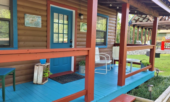 Harriet Cabin | Couple's getaway near the Buffalo River! Relax and unwind in luxury comfort!