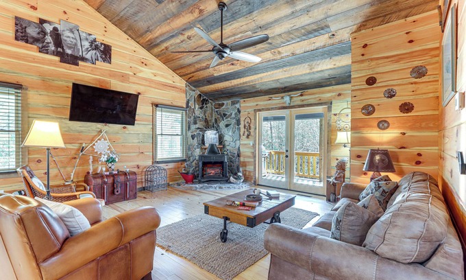 Blue Ridge Cabin | Couple's Retreat: Mtn-View Cabin in Blue Ridge!
