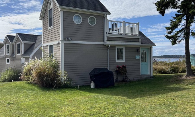 Mid-Coast and Islands Cottage | Couples Cottage at Mackerel Cove - Enjoy your views of Mt. Washington on the Rooftop Deck!