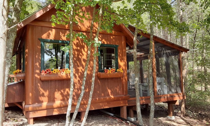 Branson Cottage | Couples Retreat with Charm and Hobby Farm/Hot Tub