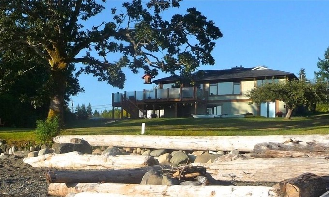 Courtenay House | Courtenay Beach House - Minutes to golf ski fishing