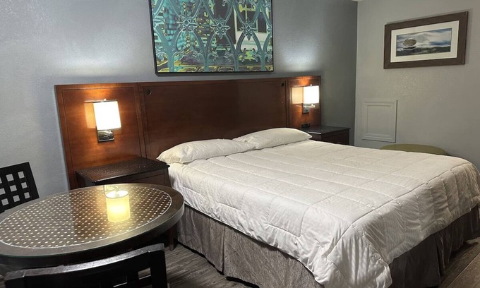 Courtland Hotel | Courtland Inn By Townhouse Franklin VA US 58