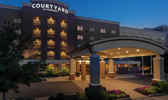 Cheektowaga Hotel | Courtyard Buffalo Airport