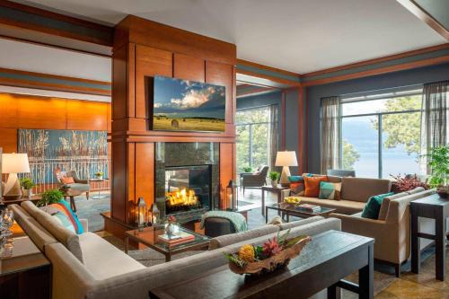 Burlington Hotel | Courtyard Burlington Harbor