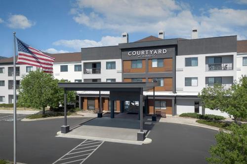 Southwest Colorado Springs Hotel | Courtyard by Marriott Colorado Springs South
