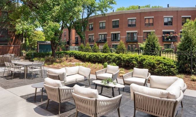Near West Side Hotel | Courtyard by Marriott Chicago at Medical District/UIC