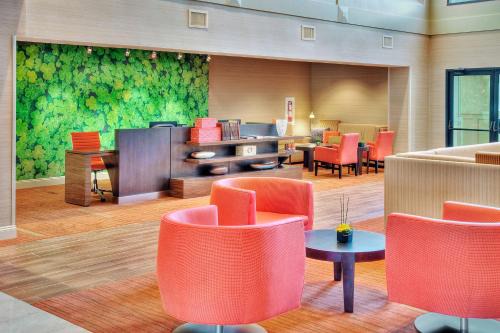 Erie Hotel | Courtyard by Marriott Erie Ambassador Conference Center