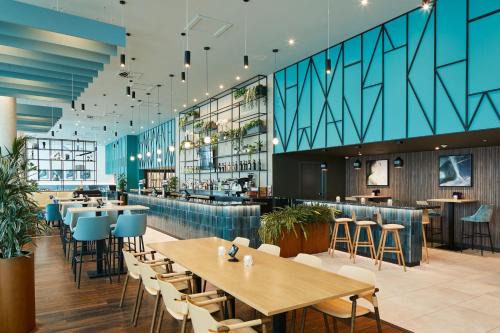 Gatwick Hotel | Courtyard by Marriott London Gatwick Airport