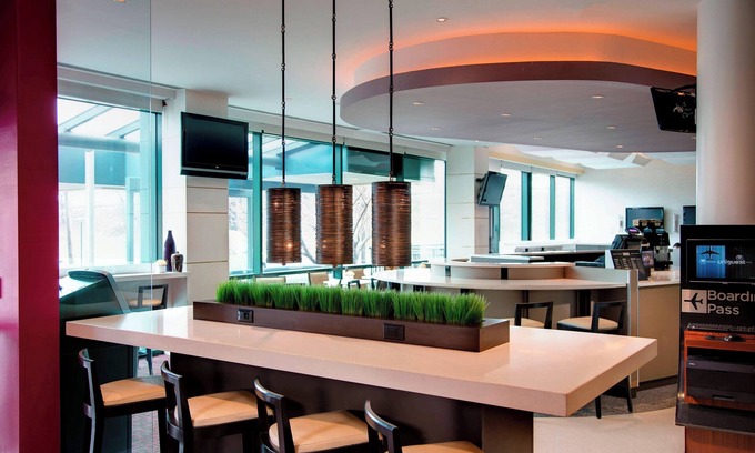 Queens Hotel | Courtyard by Marriott New York JFK Airport
