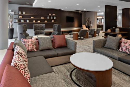 Northeast Raleigh Hotel | Courtyard by Marriott Raleigh North/Triangle Town Center