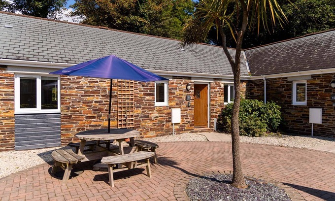 St Austell Cottage | Courtyard Cottage 41 - a trewhiddle that sleeps 4 guests in 2 bedrooms