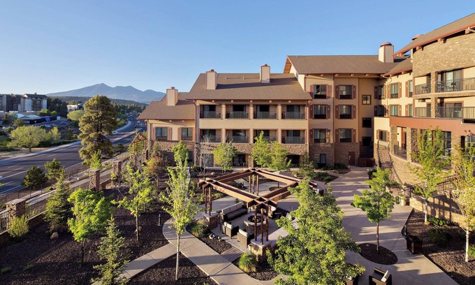 Woodlands Village Hotel | Courtyard Flagstaff