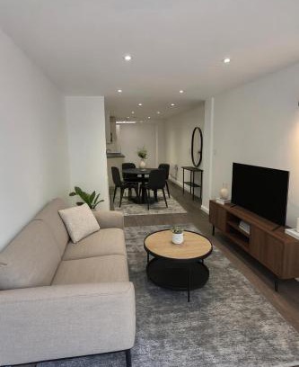 Swindon Apartment | Courtyard Highstreet Retreat