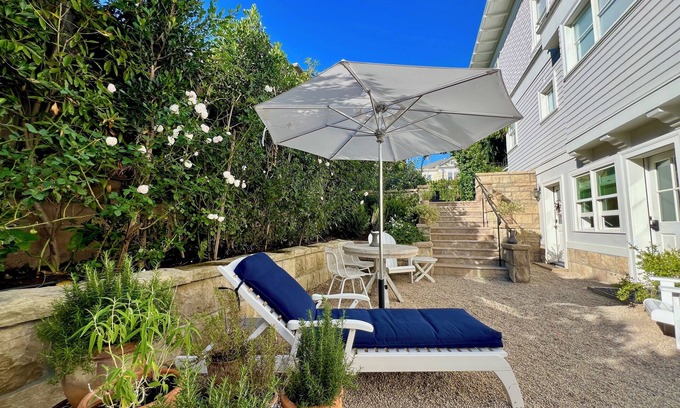 Oak Park Cottage | Courtyard Pied-à-Terre, Downtown A+ Location, 1 Bed 1 Bath, Luxury Guest Suite