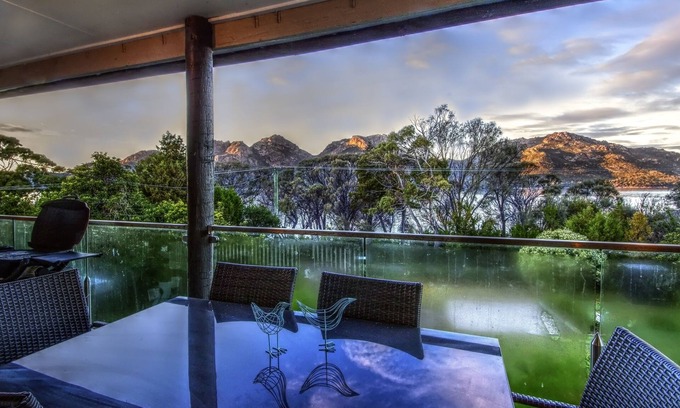 Coles Bay Apartment | Cove Beach Apartment 2