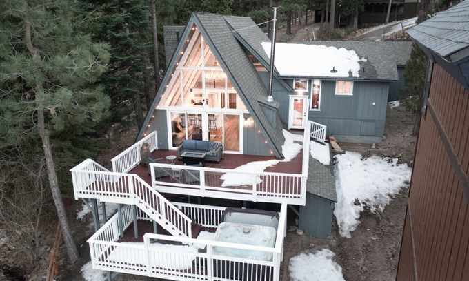 Boulder Bay Cabin | Cove Lakeside | Jacuzzi, Central AC, Private Dock!