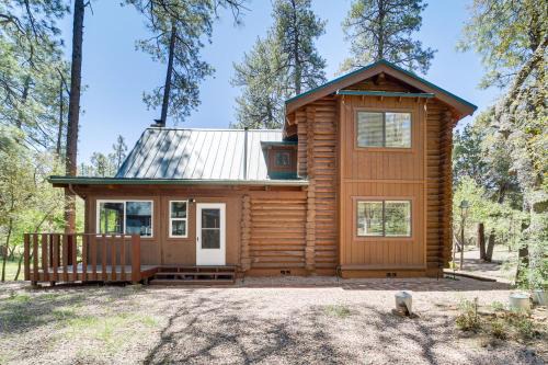 Strawberry House | Covered Deck, Private Acreage Log Cabin in Pine