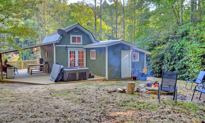 Almond House | Covered porch with grill, Hot Tub, Firepit, Pet friendly, Close To NOC & Tsali