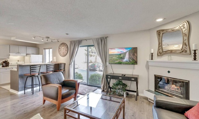 Englewood Apartment | Coveted DTC Apartment! Free Parking & Fast WiFi!