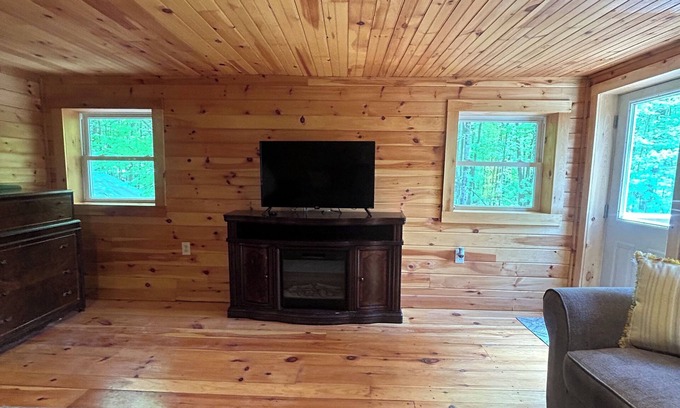 Schuylerville Apartment | Coveville Cabin- Cozy Adirondack style Studio