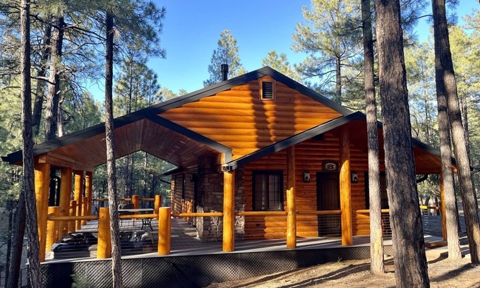 Show Low Cabin | Cowboy Cabin- Hot Tub & Tall Pines