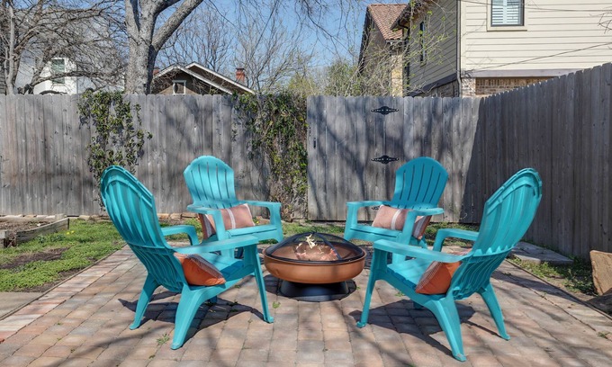Fort Worth Cultural District House | Cowboy Chic bungalow with 2 bedrooms in Fort Worth's Cultural District