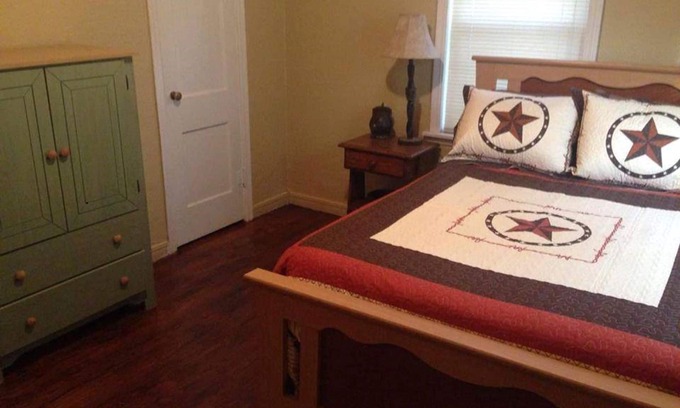 Lawton House | Cowboy Home 1 mile to Post! - Corner Grocery