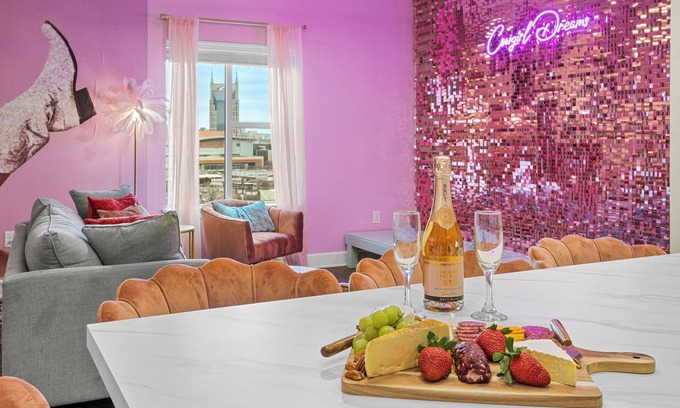 Eighth Avenue Apartment | Cowgirl Dreams - Walk to Broadway, Pool, Gym