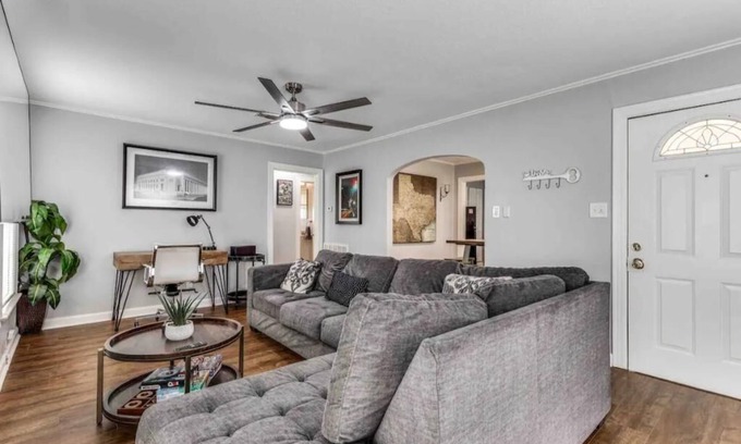 Fort Worth House | Cowtown Casita