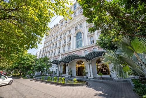 District 7 Hotel | Cozrum Homes - Sonata Residence