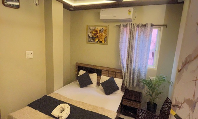 Varanasi Hotel | Cozy 1-0 bedroom hotel with AC, WiFi in Varanasi near ganges