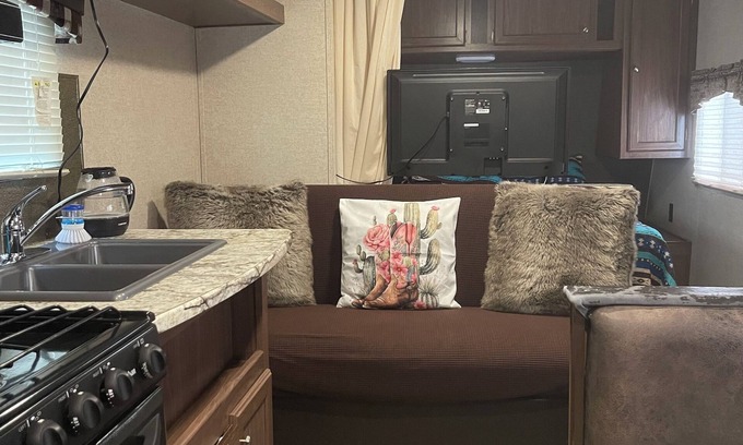 Eagle Pass House | Cozy 1 1/2-bedroom caravan with WiFi, AC in nice Eagle Pass