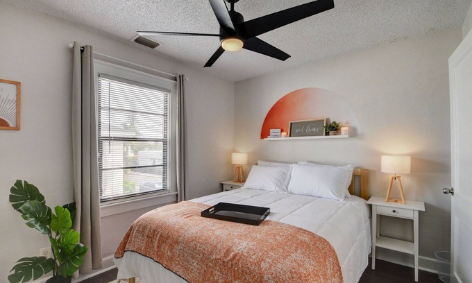 Lake Worth Apartment | ♥Cozy 1-bd oasis | 5★ Location, ♛Queen Bed, Sleep 4