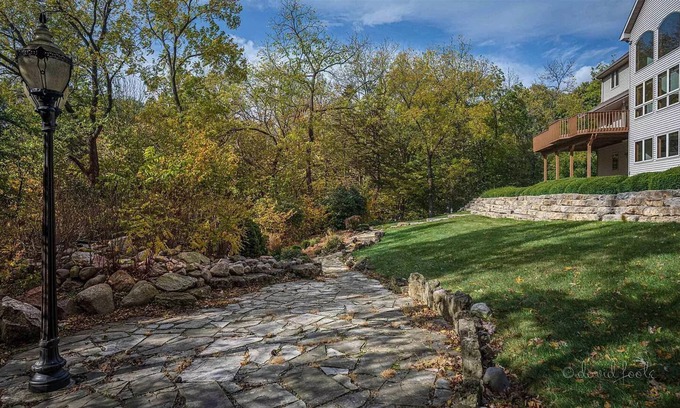 Jo Daviess County Condo | Cozy 1 bed 1 bath Walkout Condo in private wooded neighborhood