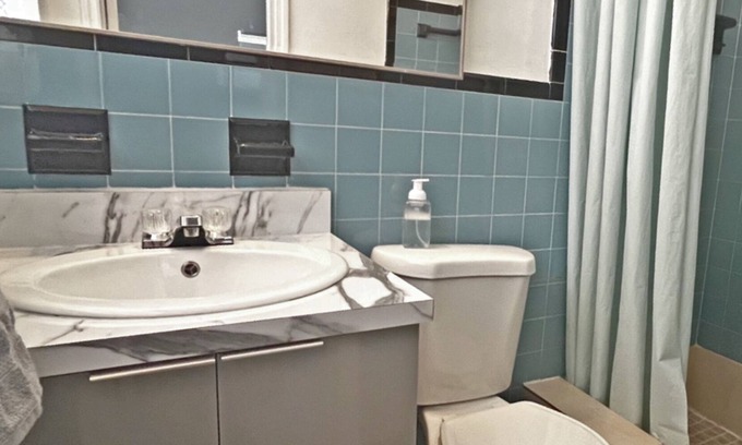 Edgewood Apartment | Cozy 1 bed for 4 Guests, AC, WiFi , Parking, Airport Cruise in Fort Lauderdale