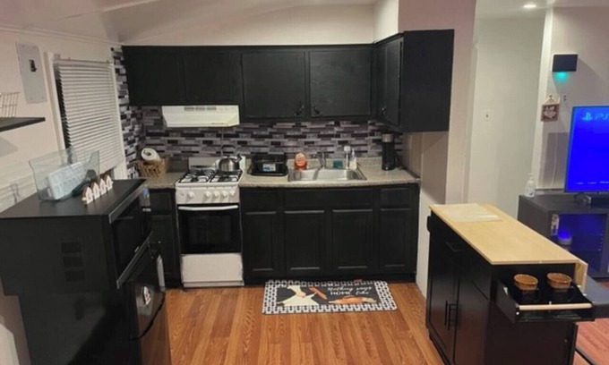 Elmont Apartment | Cozy - 1 Bedrm Apt | Near UBS