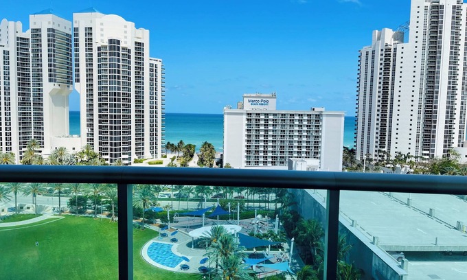 Sunny Isles Beach Apartment | Cozy 1-bedroom apartment in fabulous Sunny Isles Beach with WiFi, fitness room