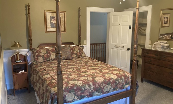 Waynesville House | Cozy 1-bedroom- 22 minutes from Cataloochee Ski Area - Jessica