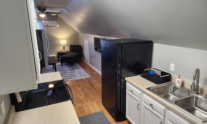 Rock Hall Apartment | Cozy 1-bedroom 2nd story apartment in center of Rock Hall