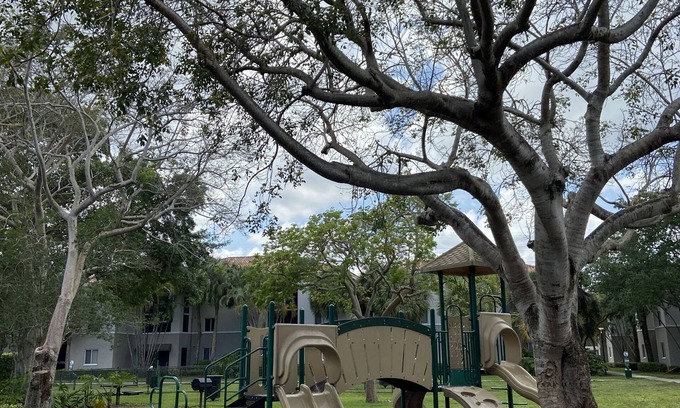 Coconut Creek Apartment | Cozy 1 bedroom apartment in a beautiful quiet neighborhood