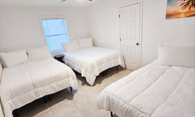 Ortona North Condo | Cozy 1 bedroom Apt Across the beach Large Pool!