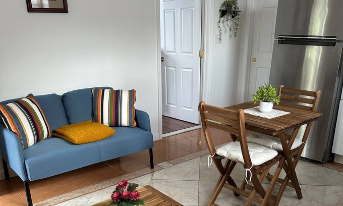 Elizabeth Apartment | Cozy 1-bedroom apartment with Kitchen, Wi-Fi and AC in charming Elizabeth.