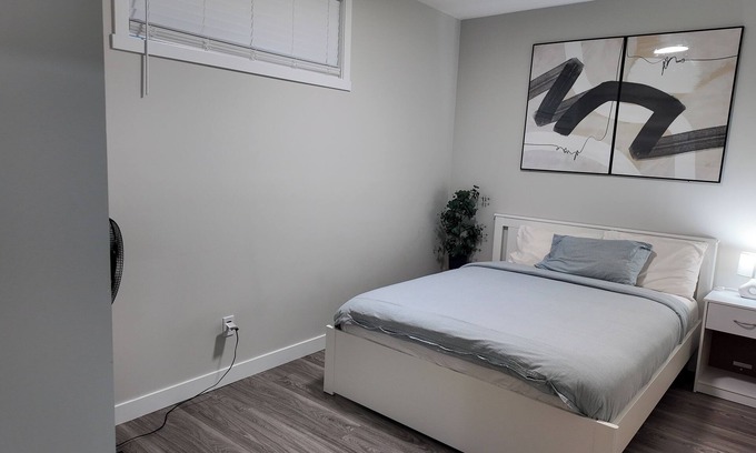 Southeast Calgary House | Cozy 1 bedroom apartment
