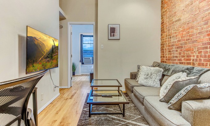 Midtown West Apartment | Cozy 1-bedroom apartment with AC and WiFi in enchanting New York