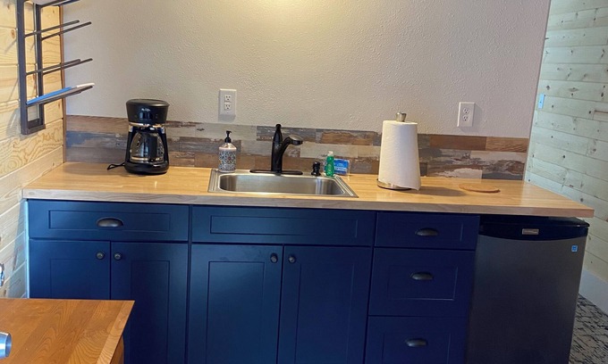 West Portland Park Apartment | Cozy 1-bedroom apartment with KING bed in SW Portland