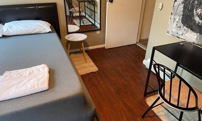 Clinton Hill Apartment | Cozy 1-bedroom, Centrally Located Next Door to Subway/Metro
