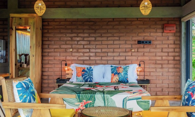 Mawanella Ski Chalet | Cozy 1-bedroom chalet in brilliant Mawanella with WiFi, AC