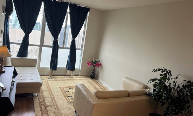 Downtown Mississauga Condo | Cozy 1 Bedroom Condo Near Square One