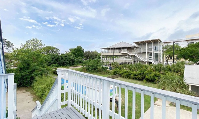 Old Town Condo | Cozy 1-bedroom condo with WiFi, AC in charming Bay St. Louis